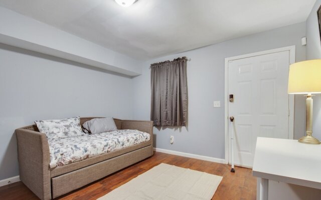 Hillyer Manner - Comfy Townhouse In Great Location! 3 Bedroom Townhouse by Redawning