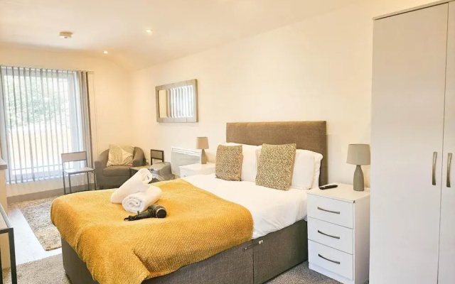 Churchill Studio - 1 Bedroom Studio - Uplands