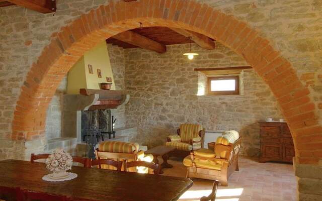 Lovely Villa in Tuoro sul Trasimeno with Pool