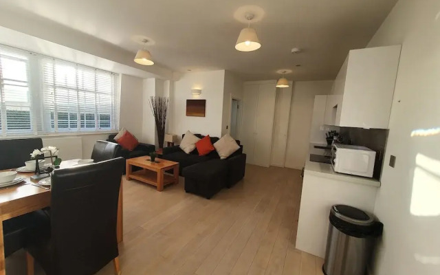 Modern Kings Road Executive Apartment