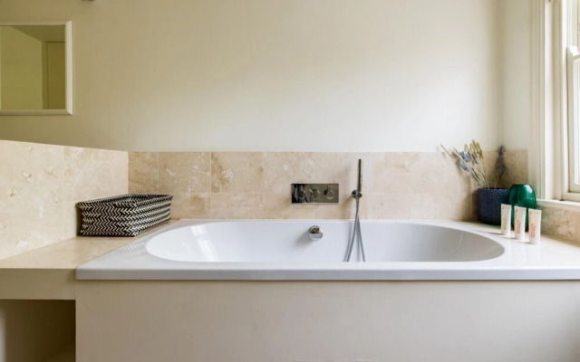 The Southwark Classic - Stylish 4bdr House With Patio