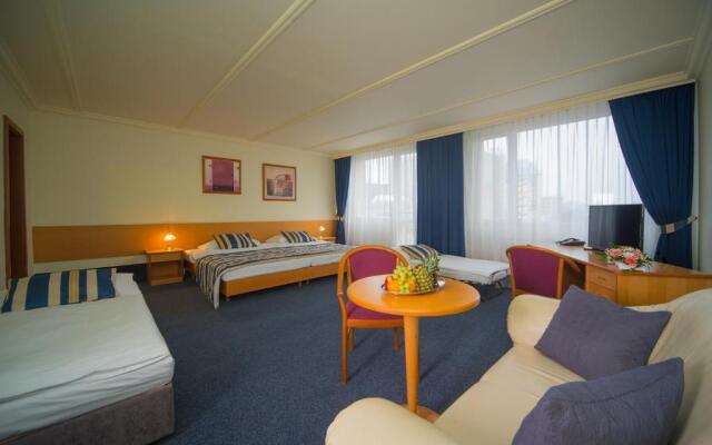 TOP HOTEL Praha & Conference Centre
