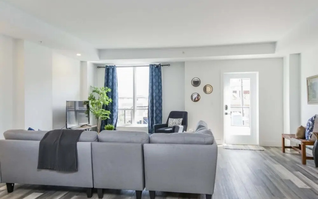 Luxurious 3 Bedroom Brand NEW Town House