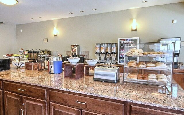 Country Inn & Suites by Radisson, Dearborn, MI