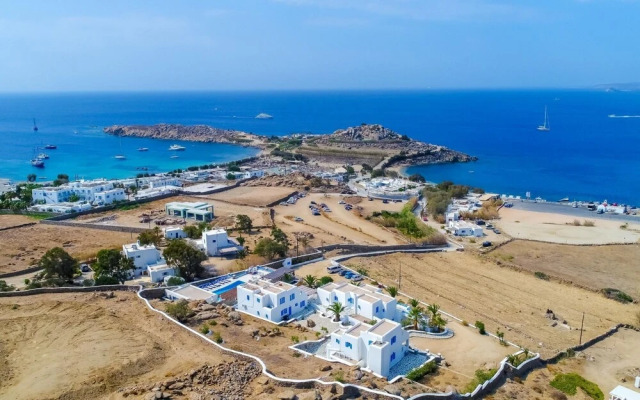 Maganos Dekaocto in Thira