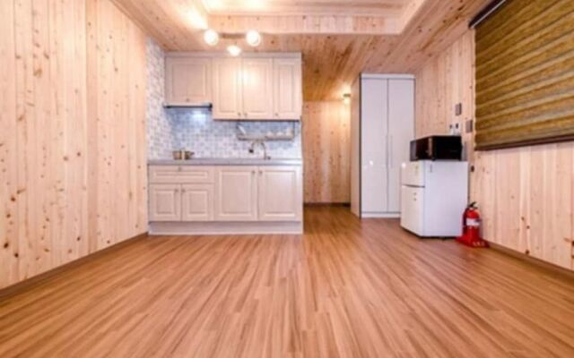 Jeju Dongbackdongsan Pension