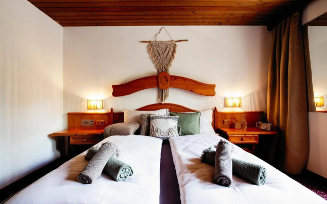 PineTree Lodge