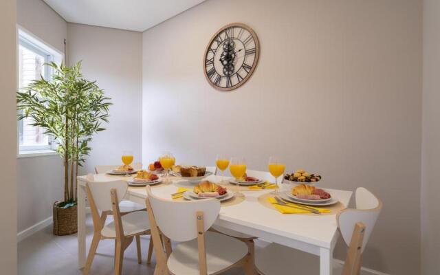 Deluxe Bright Flat with Netflix by Host Wise