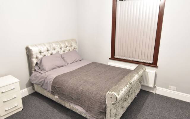 Spacious Holiday Home in Coventry near Coventry University