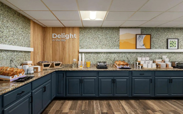 Spark by Hilton Sarasota Siesta Key Gateway