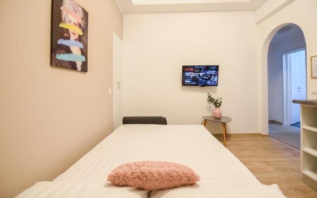 PASTEL HUES - Homey Central Apartment near Armeneasca