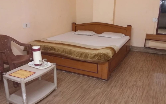 Goroomgo Hotel Good Luck Raipur