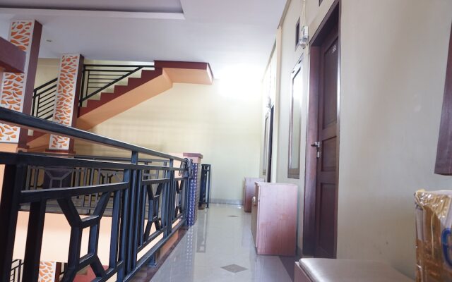 OYO 93414 Wisma Ratu Syariah Near SMP Negeri 2 Watang Pulu