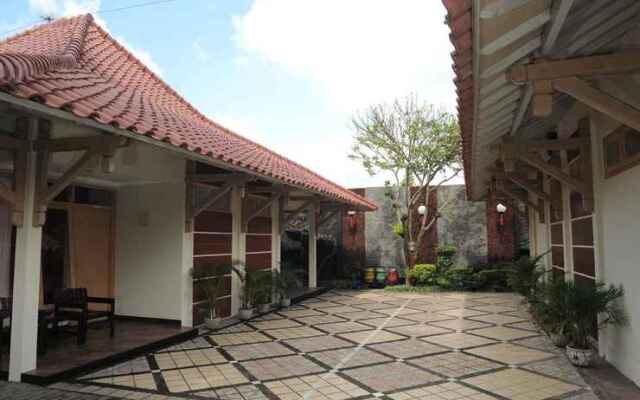 Nuwis Hotel & Convention