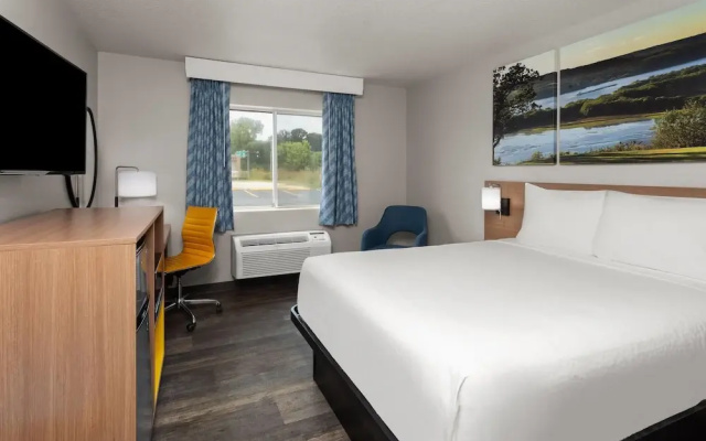 Days Inn & Suites By Wyndham Kaukauna Wi