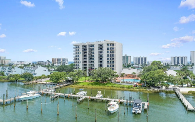 Shipwatch Riverside E104