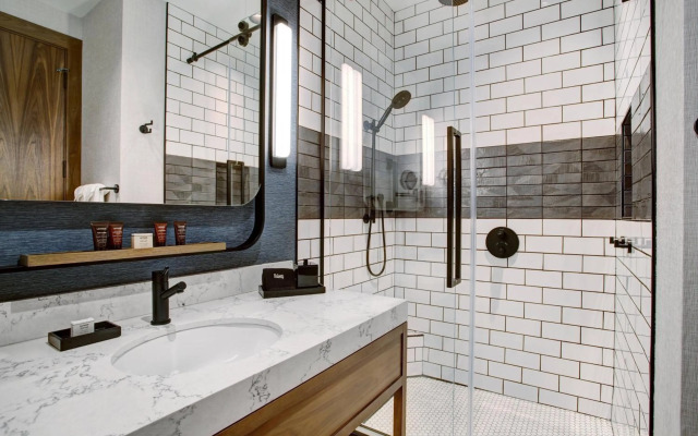 The Farnam, Autograph Collection