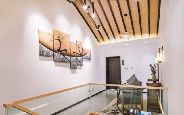 Yansheng Jingyue Designer Hot Spring B & B