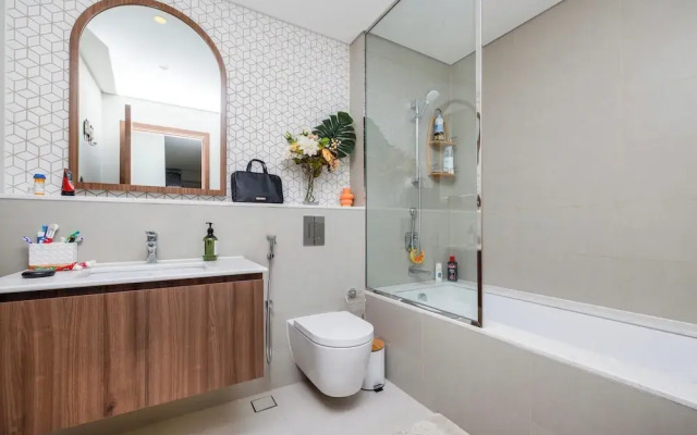 Cozy 1BR at Vida Residences Creek Beach