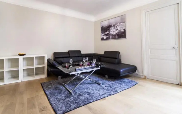 Exceptional Appart champs Elysées Paris