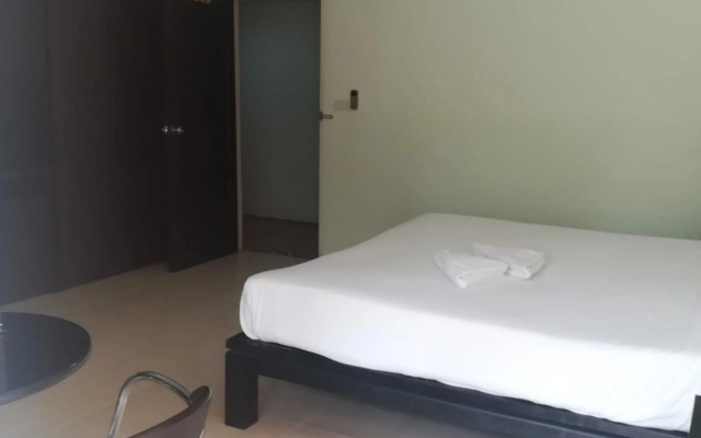 Orm Thong Apartment - SHA Plus