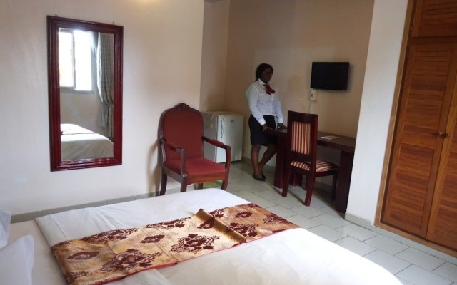 Hotel Vallee Des Rois