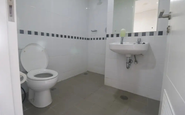 RedDoorz Apartment near Summarecon Mall Serpong