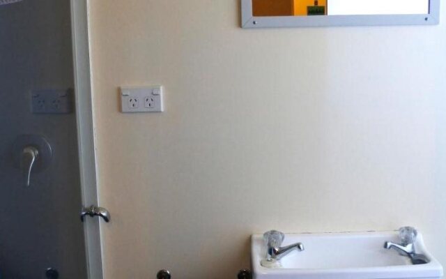 YHA Motueka Laughing Kiwi Backpackers & Self Contained Bach