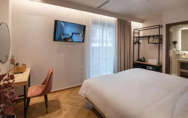 IRA Hotel
