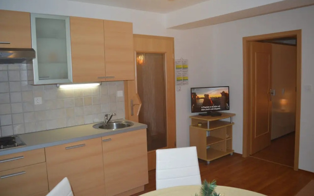 Apartments Jakelj