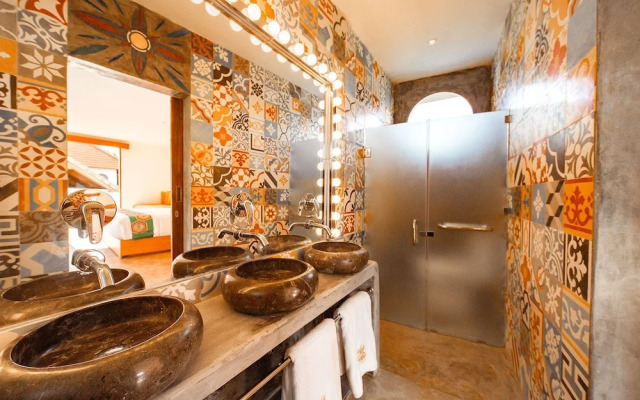 Villa Ku Tama by Villa Finder