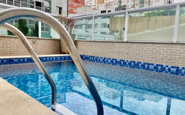 F034- Apto no Forte Churrasqueira, Wi-Fi e Piscina