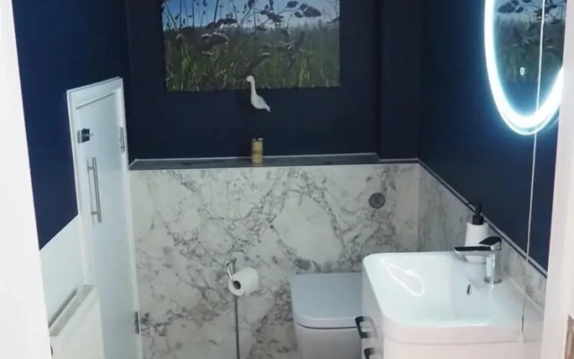 Beautiful 2BD Coastal Hideaway Central Worthing