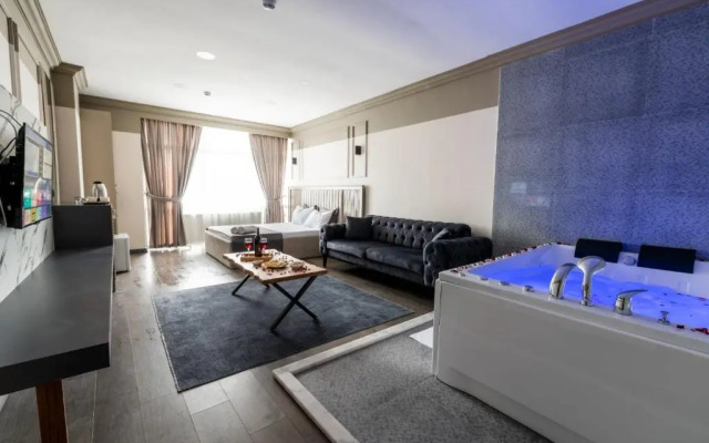Arena Luxury Hotel Suites