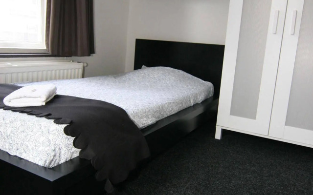 Hotel-O-Theek de Zwaan / Budgethotel