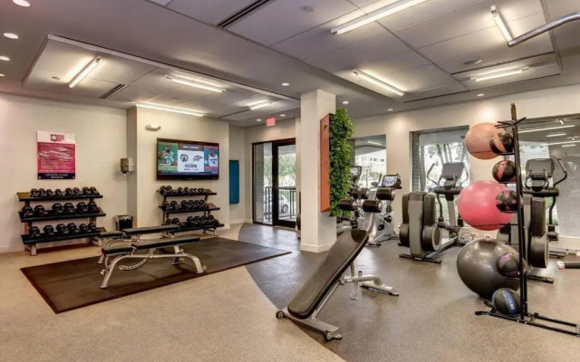 Modern Apartment At Crystal City