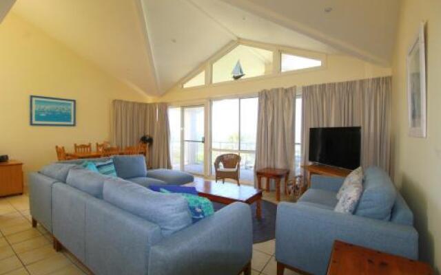 Breakers 1, 13 East Street