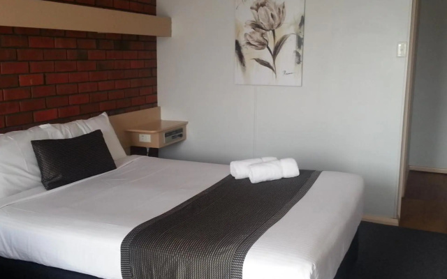 Big Valley Lakeside Paradise Motor Inn – Guest Rooms – Shepparton