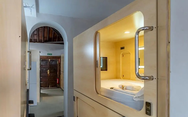 HosteLit Capsule Hostel