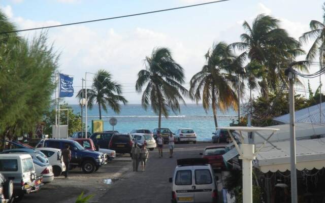 Studio in Saint francois With Wonderful sea View Balcony and Wifi VR