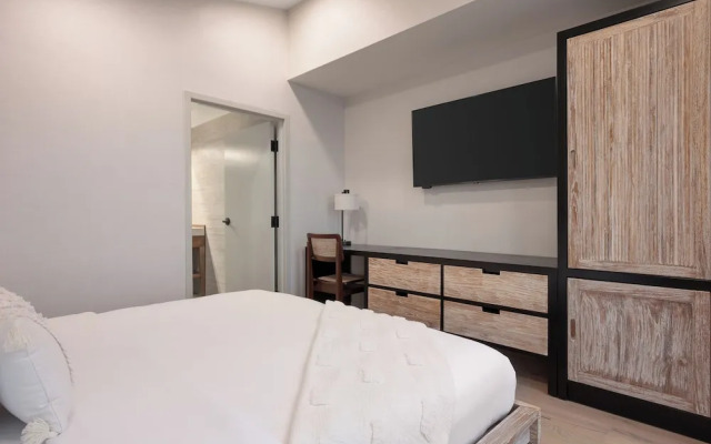 The Wave at Marblehead