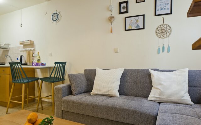 Stylish flat at Rothschild boulevard