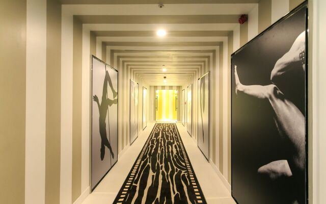 S Hotel Designed by Philippe Starck (Quarantine Hotel)