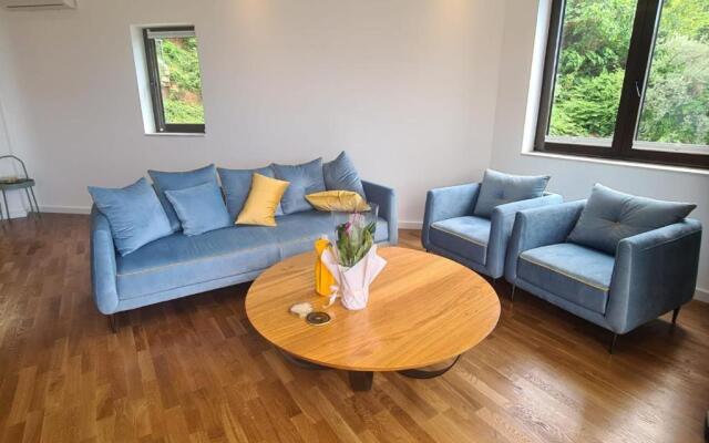 Regina's Residence-One Bedroom Apartment