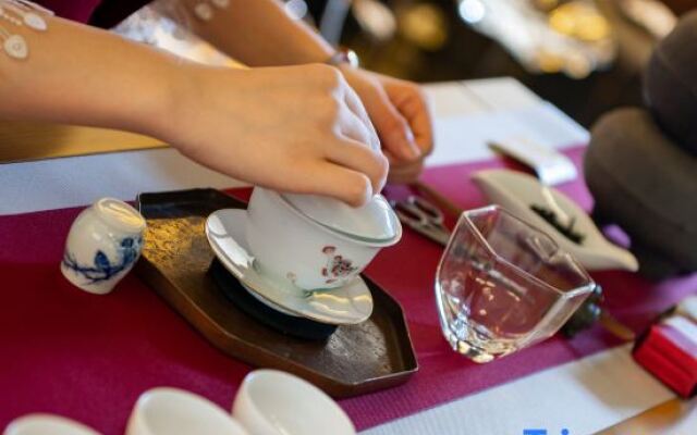Ningbo Cloud Hotel (Cicheng Ancient County Chengchenghuang Temple)