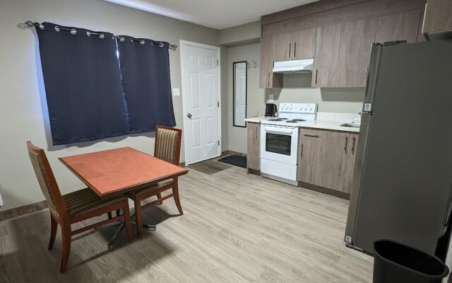 Riverside Motel & Suites