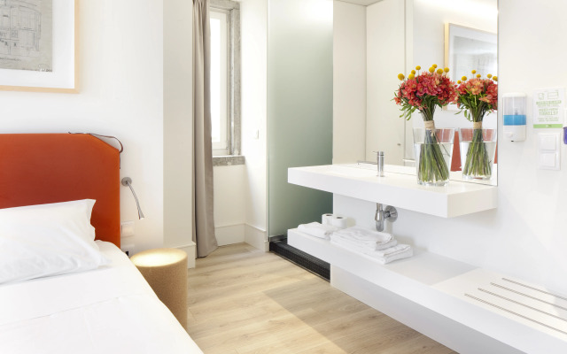 Lisbon Serviced Apartments - Ascensor da Bica