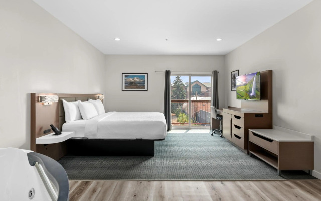 Cedar Street Hotel and Suites