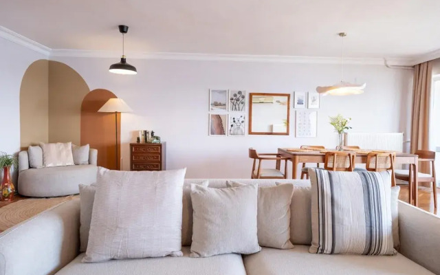 Sleek Flat With Sea View Balcony 2 min to Coast