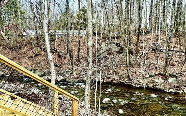 Creekside Suites
